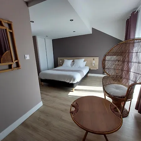 Logis Des Voyageurs Hotel