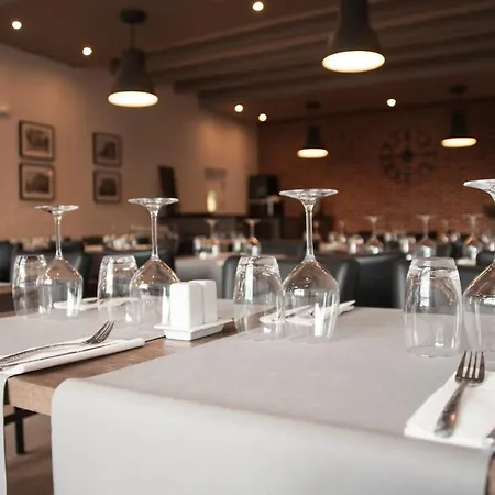 Logis Des Voyageurs Hotel